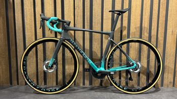 Used Bianchi Specialissima RC Ultegra Di2 12v 2024 Road & Gravel, Nero — image 9 of 16
