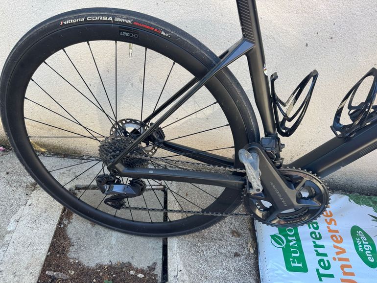 Used BMC Roadmachine 01 AMP THREE 2024 2024 Road & Gravel, Black — image 3 of 5