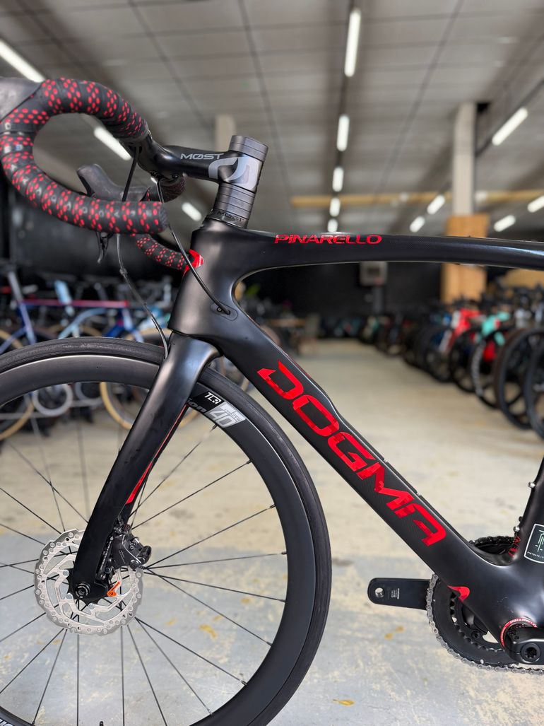 Used Pinarello Dogma F10 Di2 Carbon 2020 Road & Gravel, Black — image 18 of 24