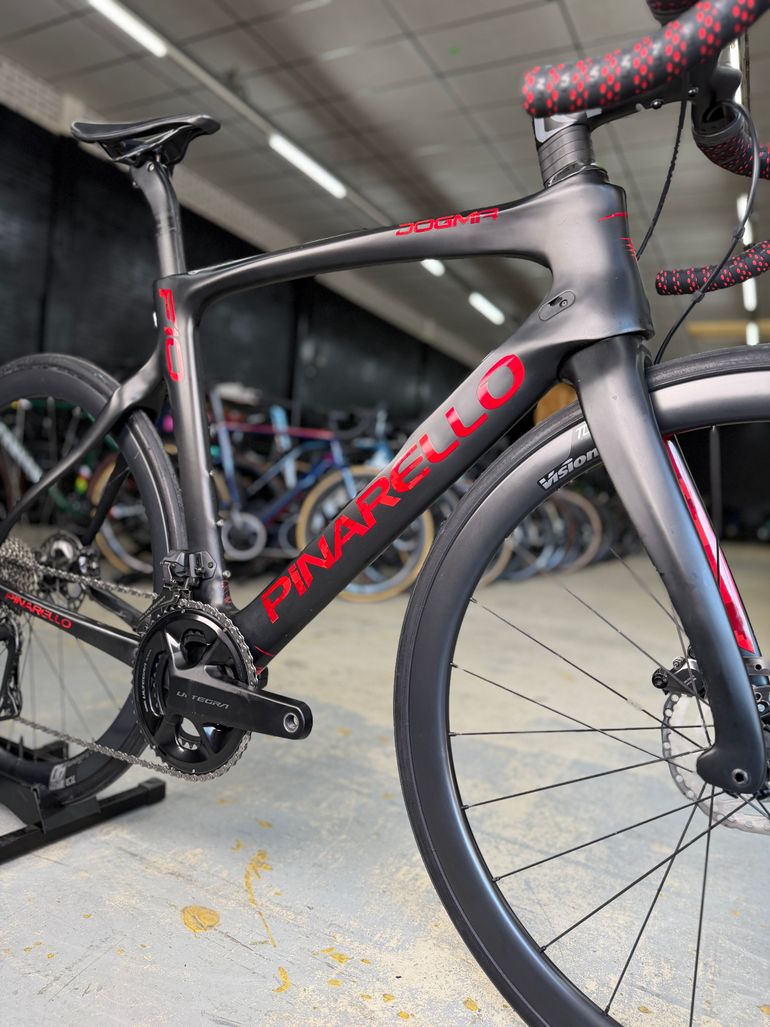 Used Pinarello Dogma F10 Di2 Carbon 2020 Road & Gravel, Black — image 4 of 24