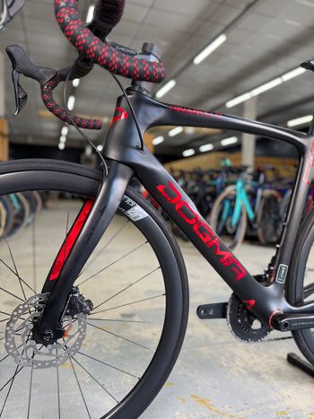 Used Pinarello Dogma F10 Di2 Carbon 2020 Road & Gravel, Black — image 17 of 24