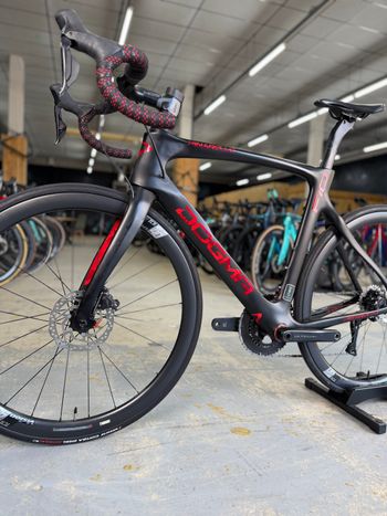 Used Pinarello Dogma F10 Di2 Carbon 2020 Road & Gravel, Black — image 16 of 24