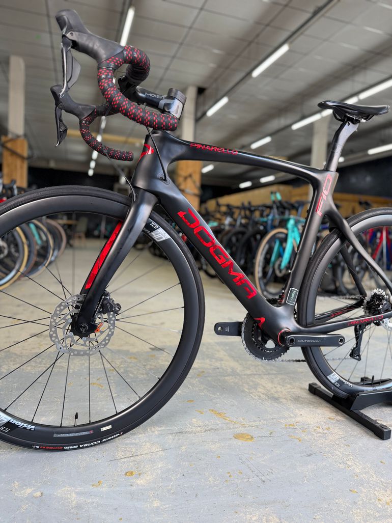 Used Pinarello Dogma F10 Di2 Carbon 2020 Road & Gravel, Black — image 16 of 24