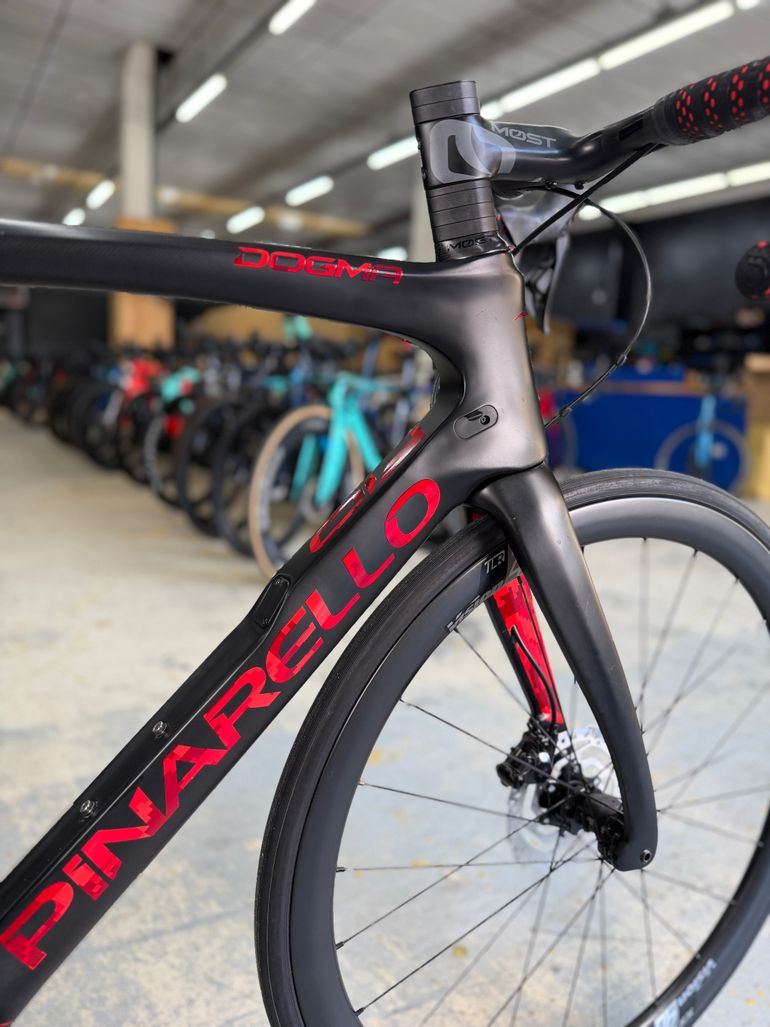 Used Pinarello Dogma F10 Di2 Carbon 2020 Road & Gravel, Black — image 7 of 24