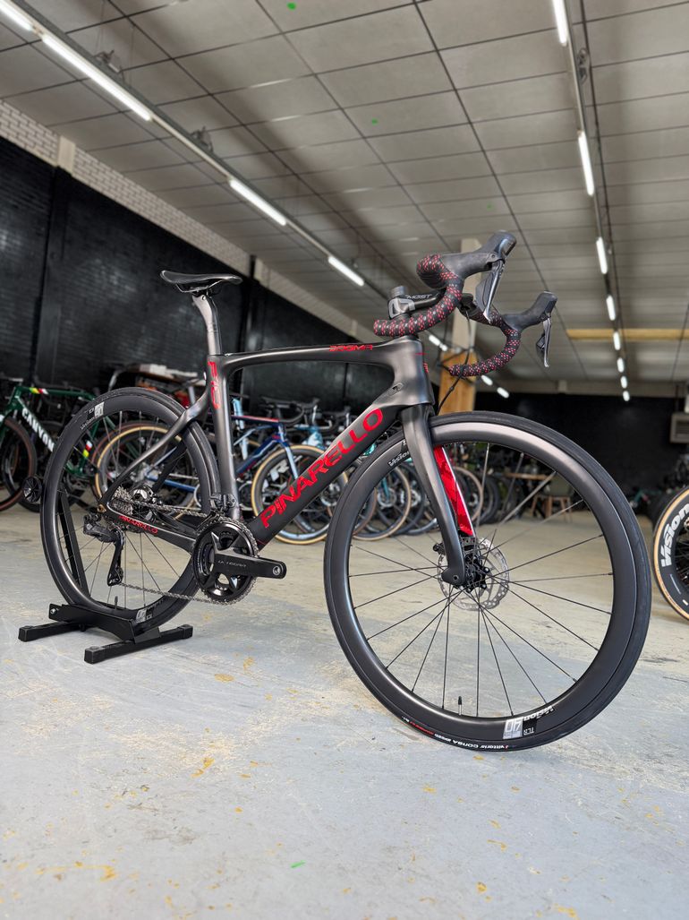 Used Pinarello Dogma F10 Di2 Carbon 2020 Road & Gravel, Black — image 2 of 24