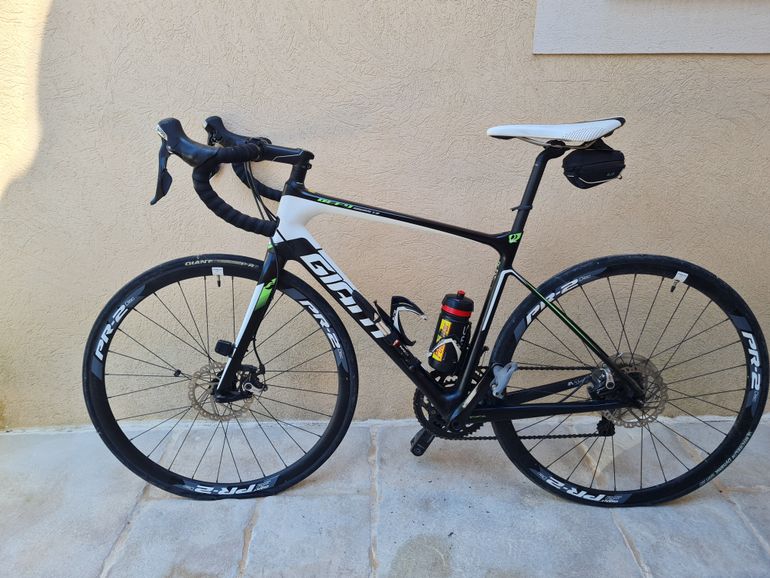 Used Giant Defy Advanced 2 2011 2011 Road & Gravel, White — image 1 of 3