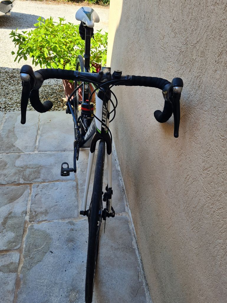 Used Giant Defy Advanced 2 2011 2011 Road & Gravel, White — image 2 of 3