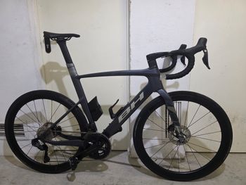 Used BH AEROLIGHT 8.0 2025 2025 Road & Gravel — image 2 of 7