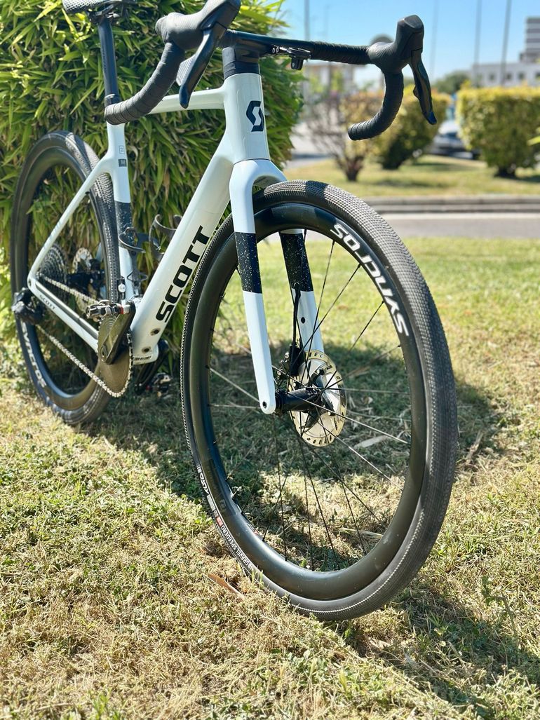 Used Scott Addict SRAM Force eTap AXS 2024 Road & Gravel, Blue — image 4 of 9