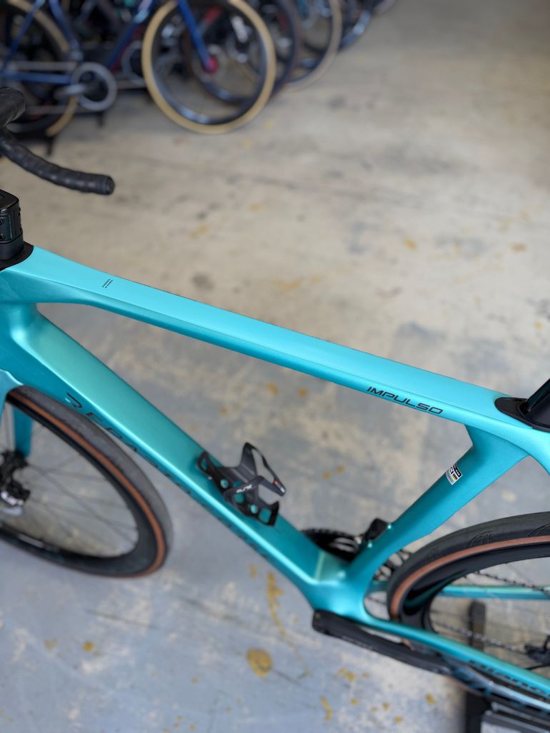 Used Bianchi Impulso RC Di2 Gravel 2024 Road & Gravel, Blu — image 26 of 26