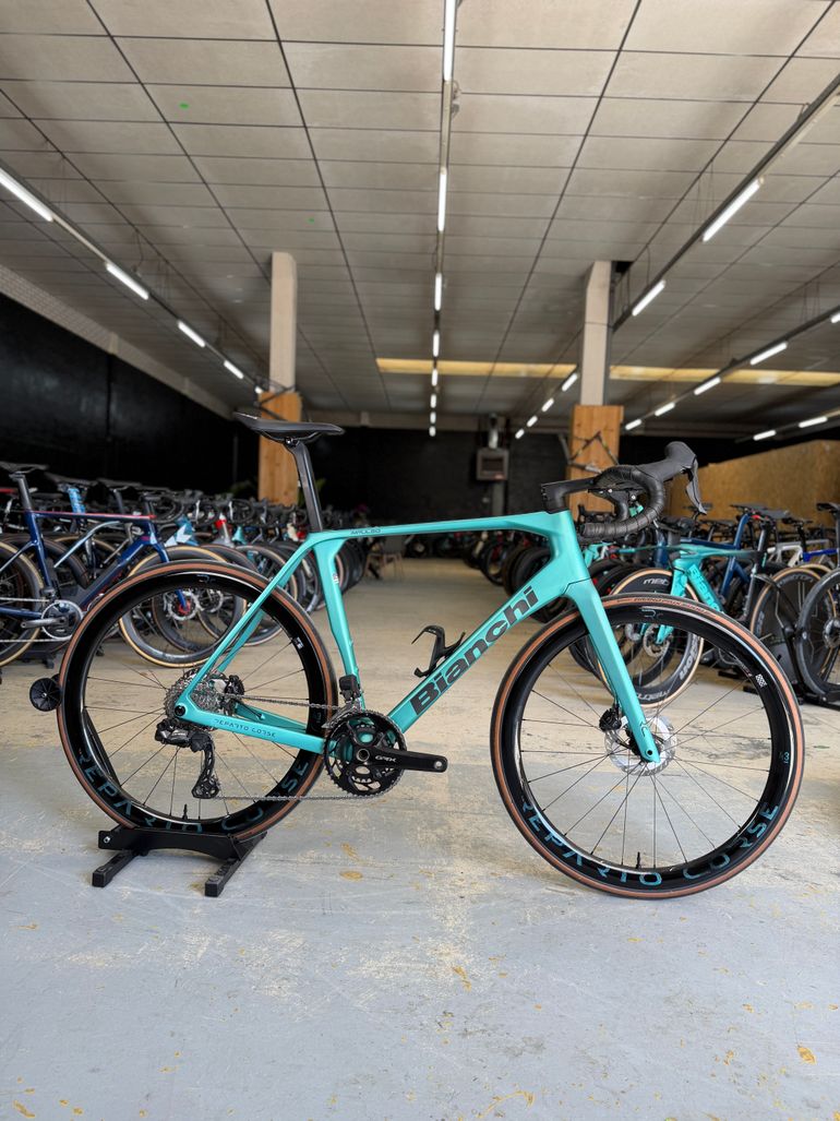 Used Bianchi Impulso RC Di2 Gravel 2024 Road & Gravel, Blu — image 1 of 26