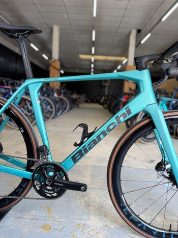 Used Bianchi Impulso RC Di2 Gravel 2024 Road & Gravel, Blu — image 15 of 26