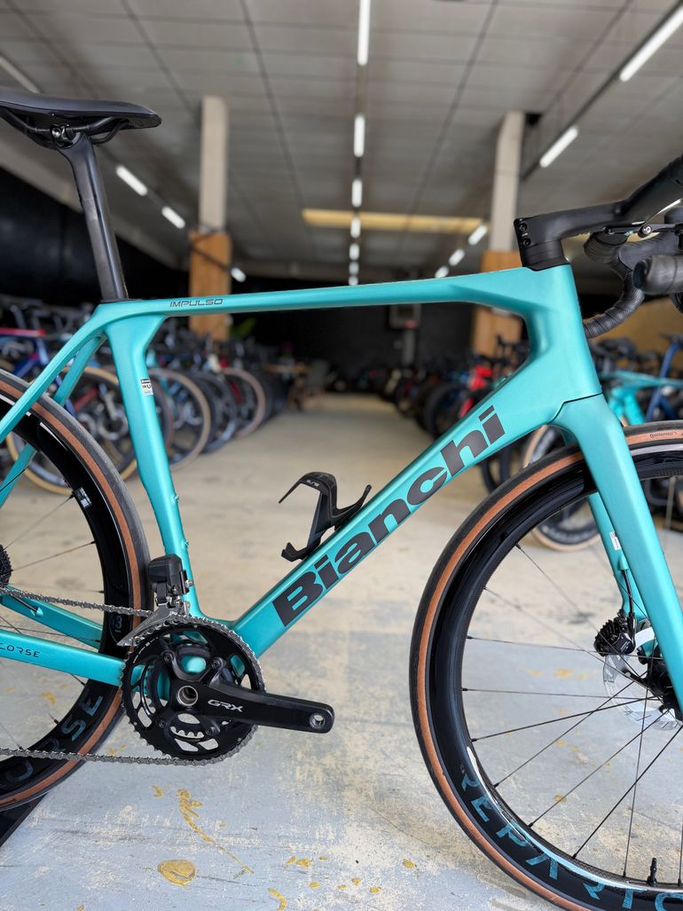 Used Bianchi Impulso RC Di2 Gravel 2024 Road & Gravel, Blu — image 15 of 26