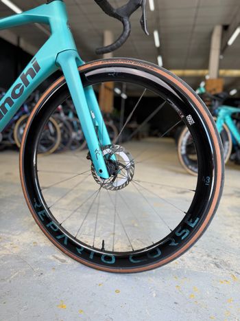 Used Bianchi Impulso RC Di2 Gravel 2024 Road & Gravel, Blu — image 4 of 26