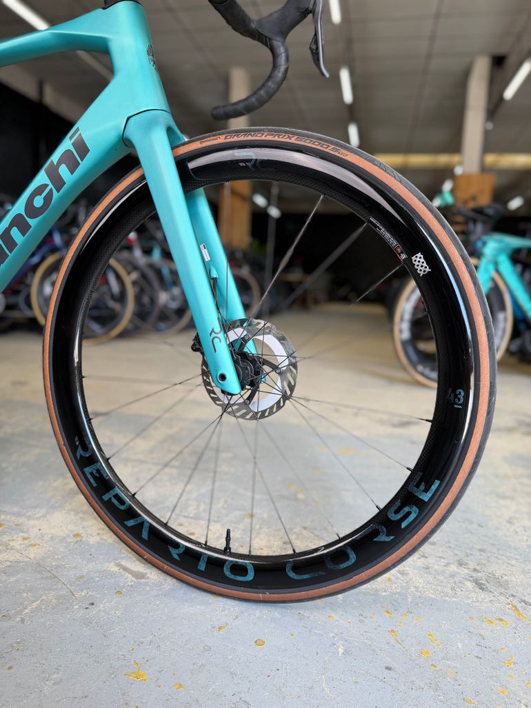 Used Bianchi Impulso RC Di2 Gravel 2024 Road & Gravel, Blu — image 4 of 26