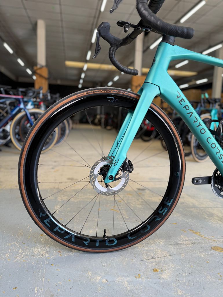 Used Bianchi Impulso RC Di2 Gravel 2024 Road & Gravel, Blu — image 20 of 26