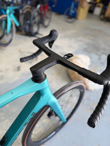 Used Bianchi Impulso RC Di2 Gravel 2024 Road & Gravel, Blu — image 18 of 26