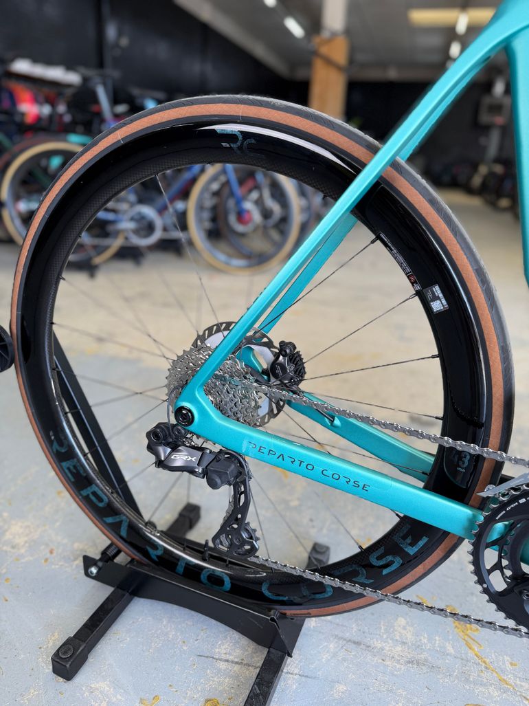 Used Bianchi Impulso RC Di2 Gravel 2024 Road & Gravel, Blu — image 11 of 26