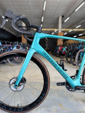 Used Bianchi Impulso RC Di2 Gravel 2024 Road & Gravel, Blu — image 22 of 26