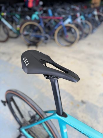 Used Bianchi Impulso RC Di2 Gravel 2024 Road & Gravel, Blu — image 17 of 26