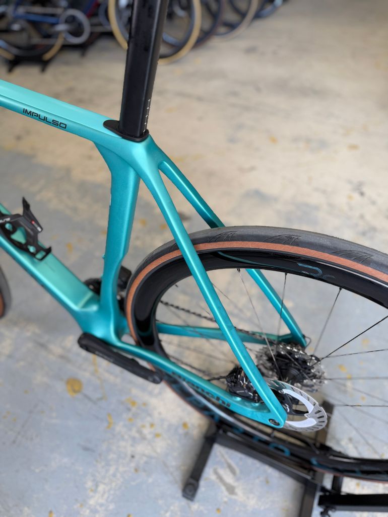 Used Bianchi Impulso RC Di2 Gravel 2024 Road & Gravel, Blu — image 24 of 26