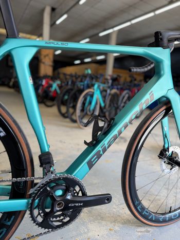 Used Bianchi Impulso RC Di2 Gravel 2024 Road & Gravel, Blu — image 14 of 26