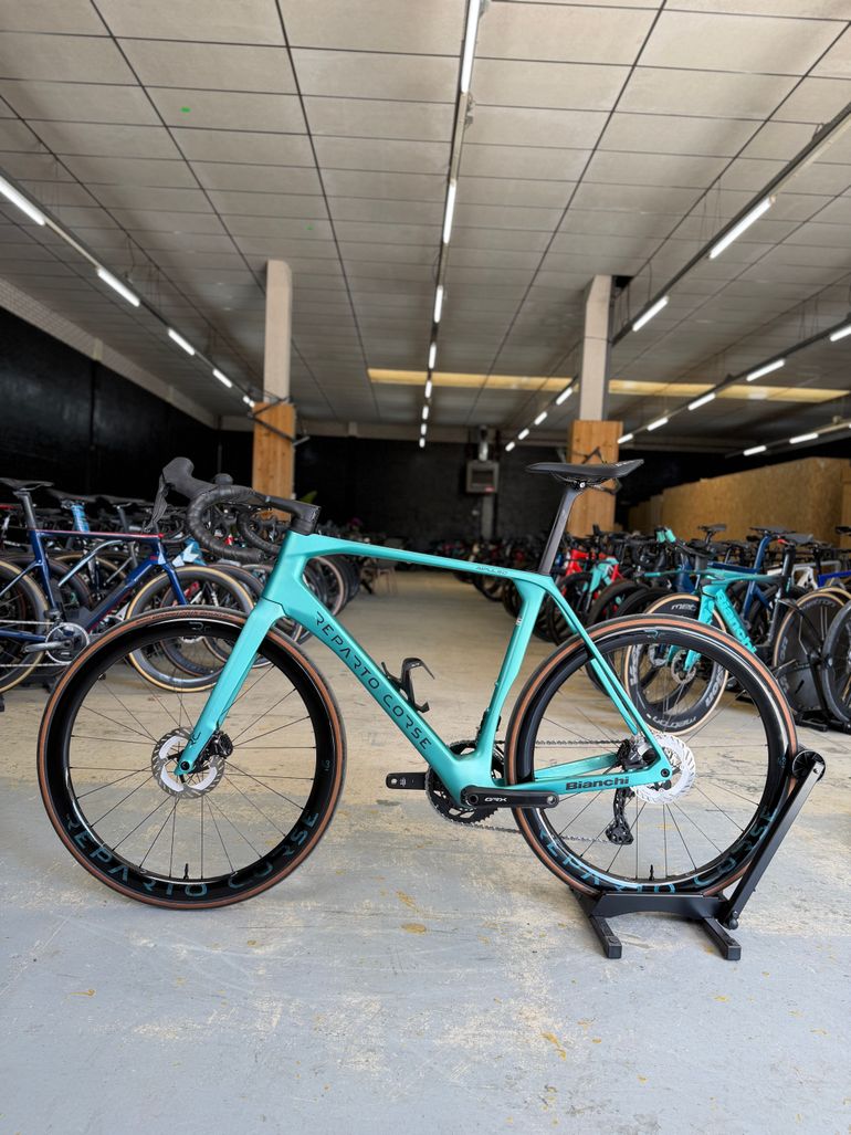 Used Bianchi Impulso RC Di2 Gravel 2024 Road & Gravel, Blu — image 19 of 26