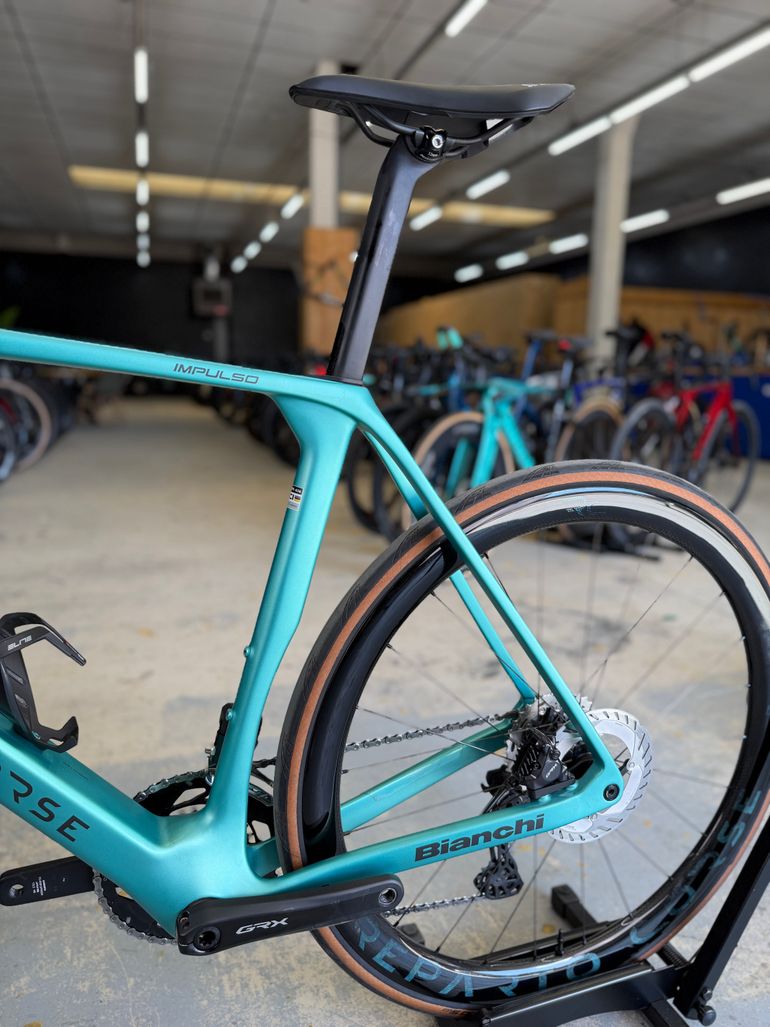 Used Bianchi Impulso RC Di2 Gravel 2024 Road & Gravel, Blu — image 23 of 26