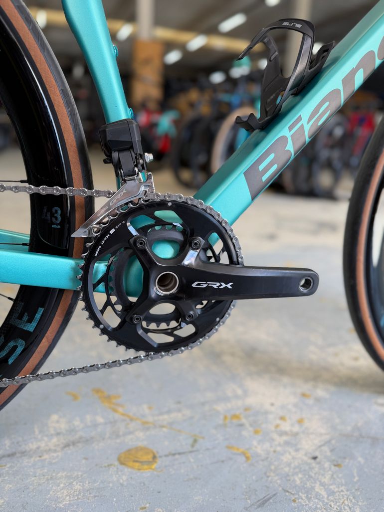 Used Bianchi Impulso RC Di2 Gravel 2024 Road & Gravel, Blu — image 13 of 26