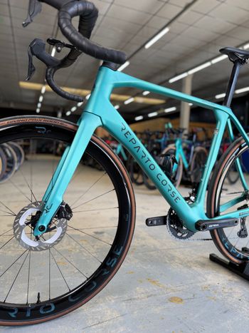 Used Bianchi Impulso RC Di2 Gravel 2024 Road & Gravel, Blu — image 21 of 26