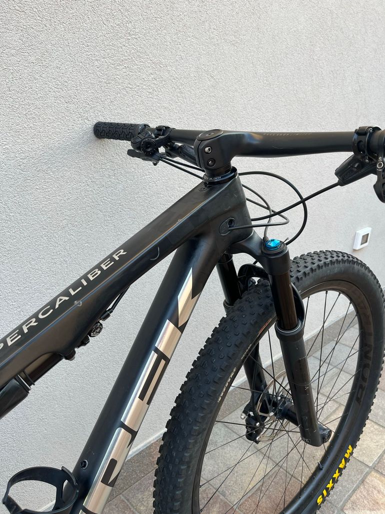 Used Trek Supercaliber SRAM GX Eagle AXS 2023 Mountainbike, Black — image 6 of 14