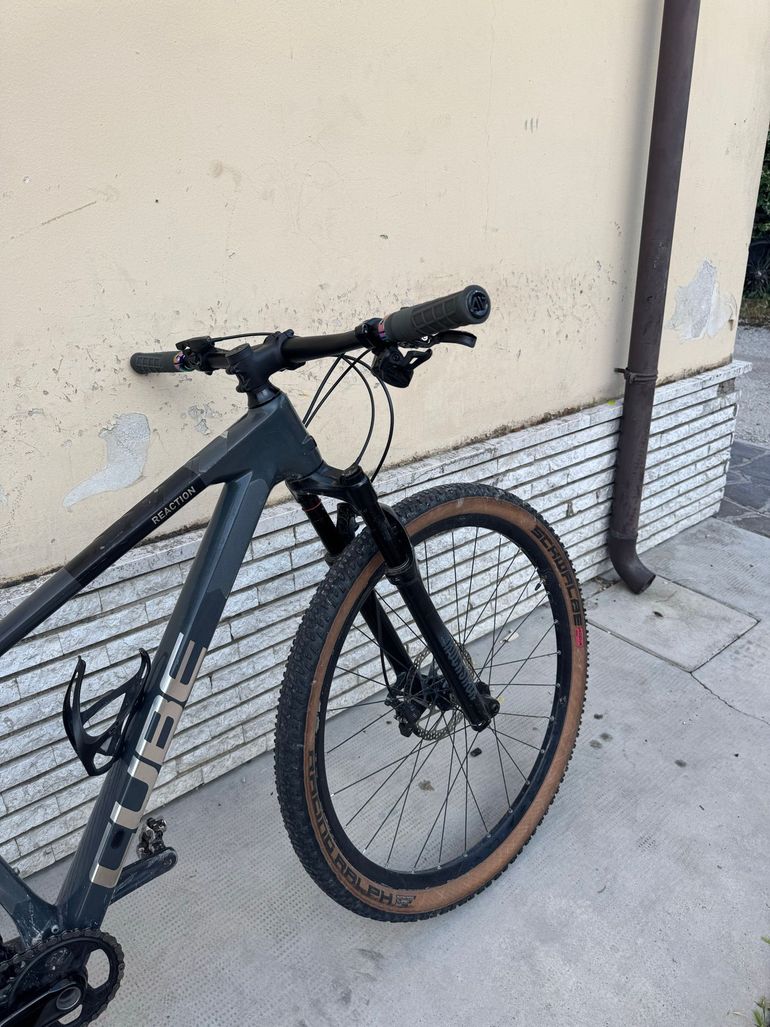 Used CUBE REACTION C:62 PRO 2024 2024 Mountainbike, Light Gray, 29 — image 10 of 12