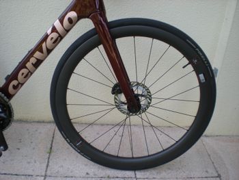 Used Cervélo Caledonia Shimano Ultegra Di2 (12 Speed) 2025 Road & Gravel, Red — image 8 of 8