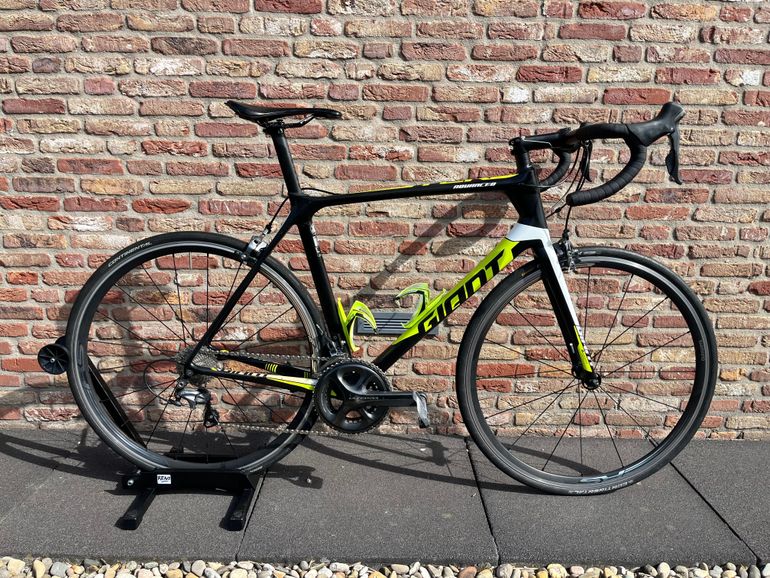 Used Giant TCR Advanced 1 2016 2016 Road & Gravel, Black — image 1 of 8