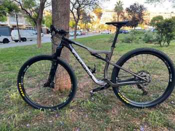 Used Orbea OIZ M30 2022 2022 Mountainbike, Black, 29 — image 2 of 11