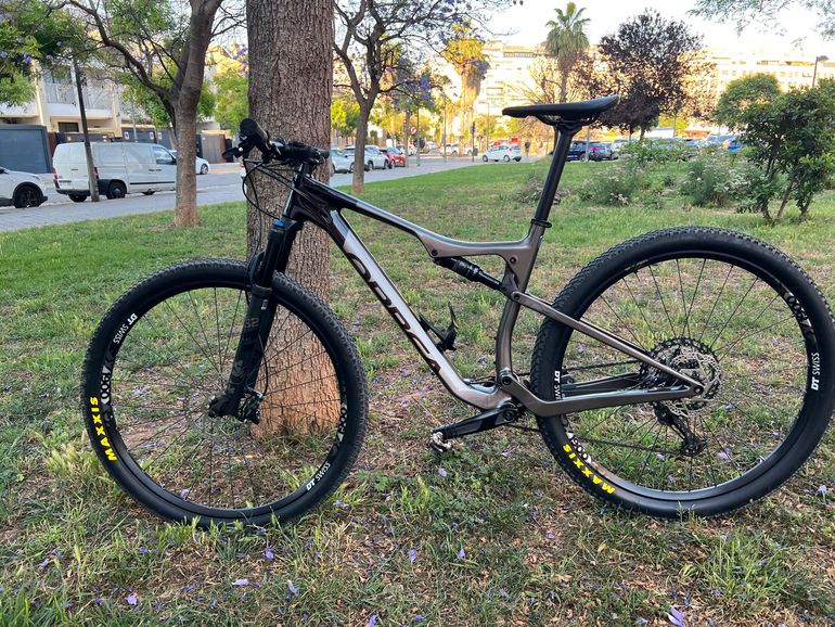 Used Orbea OIZ M30 2022 2022 Mountainbike, Black, 29 — image 2 of 11
