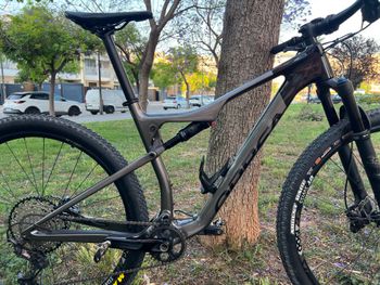 Used Orbea OIZ M30 2022 2022 Mountainbike, Black, 29 — image 6 of 11