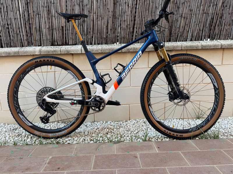 Gebrauchtes Berria MAKO PRO X0 FA 2025 2025 Mountainbike, Blau, 29 — Bild 1 von 15