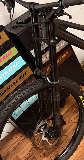 Used Santa Cruz V10 DH S / Carbon CC / 27.5 2021 2021 Mountainbike, Black, 27.5 — image 8 of 10