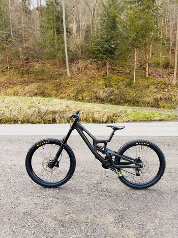 Used Santa Cruz V10 DH S / Carbon CC / 27.5 2021 2021 Mountainbike, Black, 27.5 — image 3 of 10