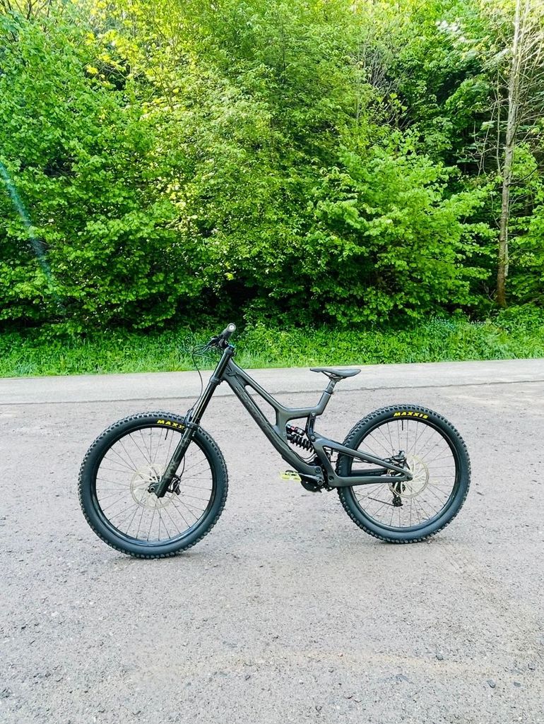 Used Santa Cruz V10 DH S / Carbon CC / 27.5 2021 2021 Mountainbike, Black, 27.5 — image 2 of 10