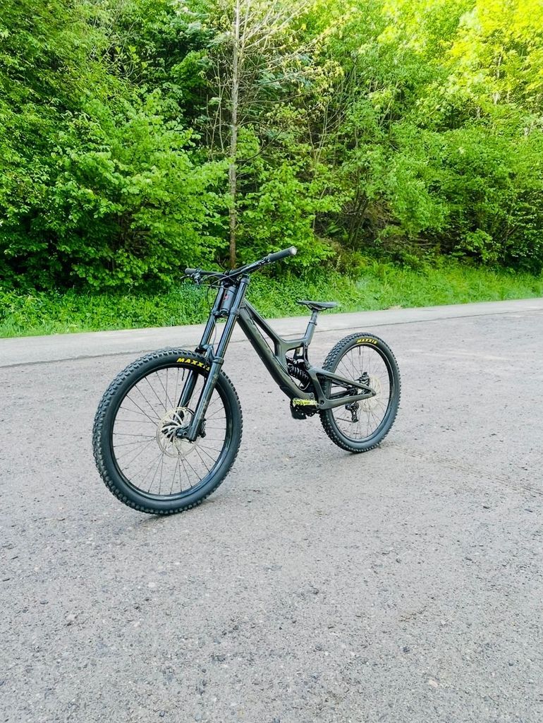 Used Santa Cruz V10 DH S / Carbon CC / 27.5 2021 2021 Mountainbike, Black, 27.5 — image 1 of 10