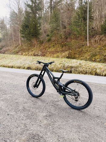 Used Santa Cruz V10 DH S / Carbon CC / 27.5 2021 2021 Mountainbike, Black, 27.5 — image 5 of 10