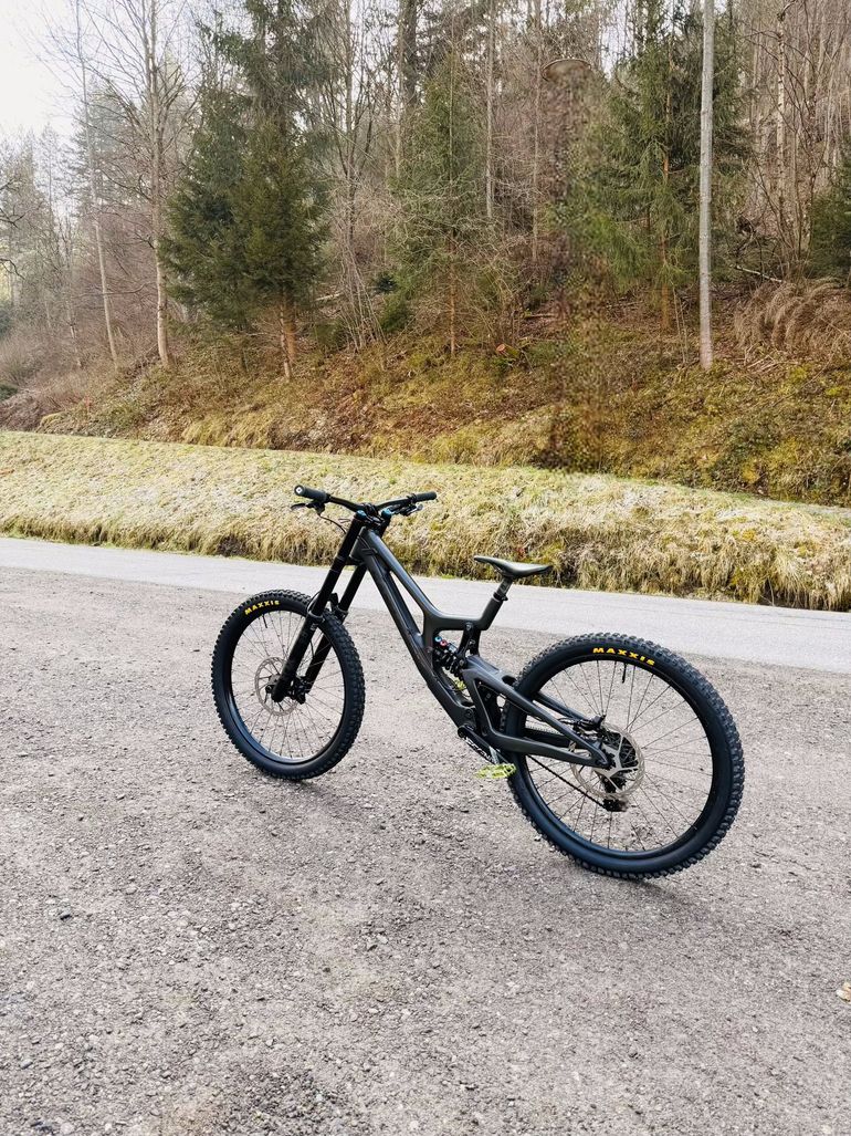 Used Santa Cruz V10 DH S / Carbon CC / 27.5 2021 2021 Mountainbike, Black, 27.5 — image 5 of 10