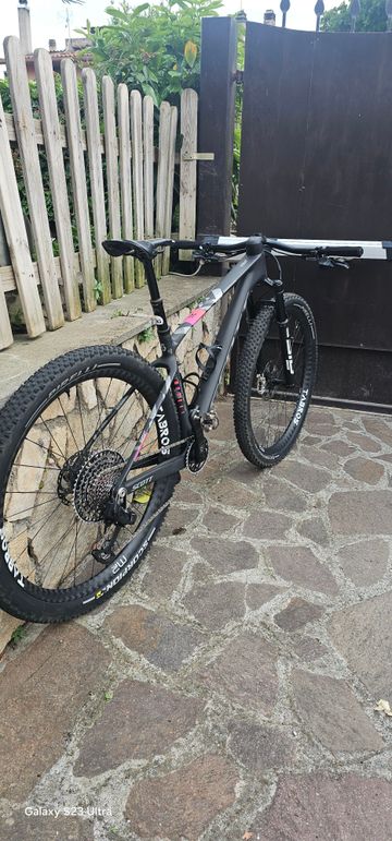 Brugt Scott Scale RC World Cup 2025 2025 Mountainbike — billede 6 af 6