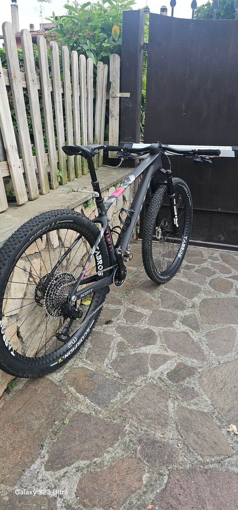 Brugt Scott Scale RC World Cup 2025 2025 Mountainbike — billede 6 af 6