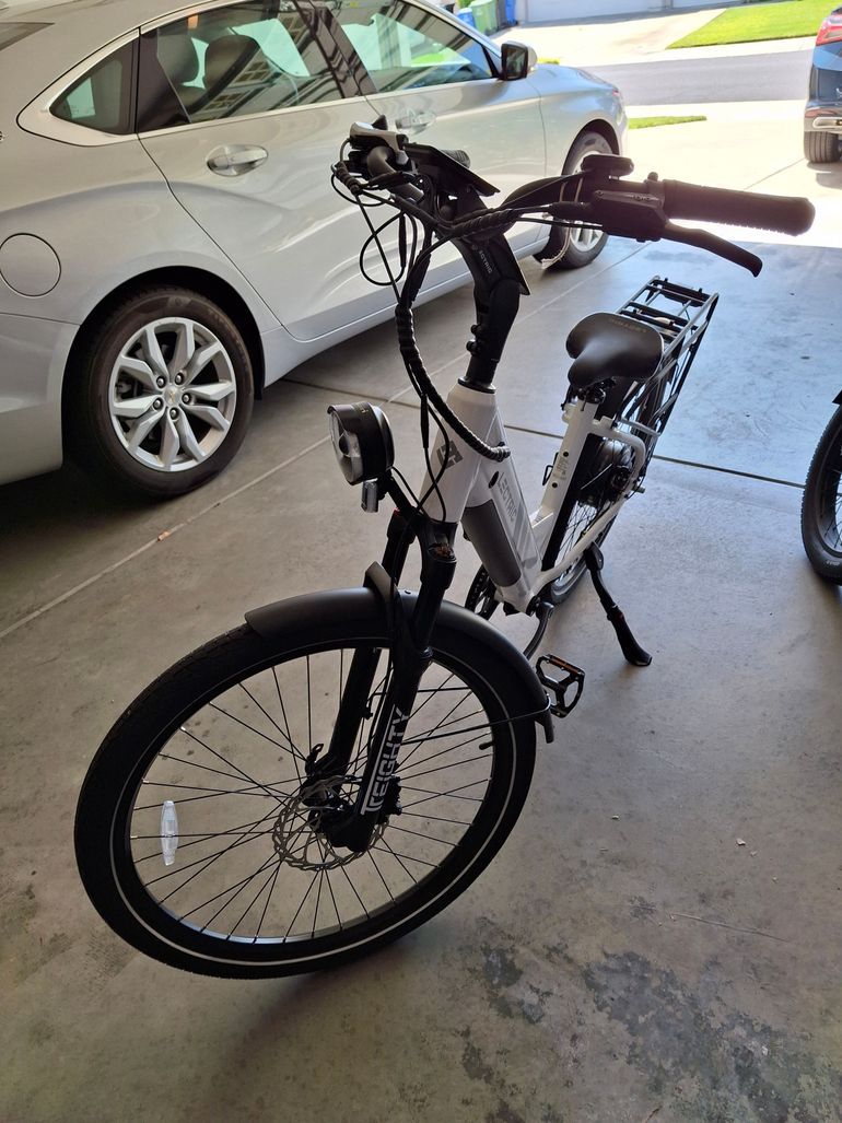 Used Lectric XPRESS 750 LOW STEP (WHITE) 2026 Road & Gravel, White — image 3 of 5