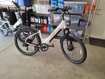 Used Lectric XPRESS 750 LOW STEP (WHITE) 2026 Road & Gravel, White — image 2 of 5
