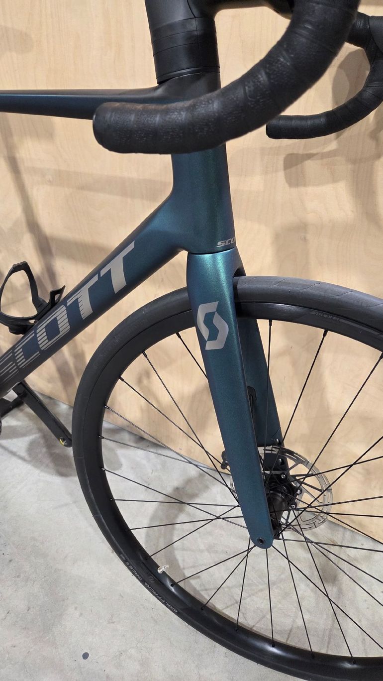 Used Scott Addict RC 20 2024 2024 Road & Gravel, Green — image 2 of 3
