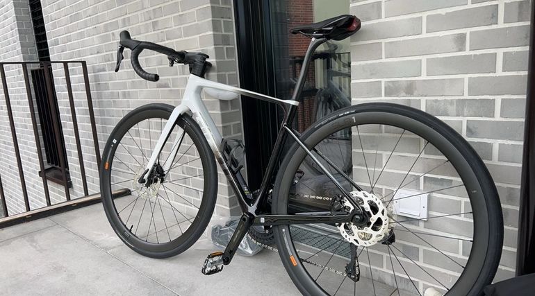 Used Giant Defy Advanced Pro 1 2024 2024 Road & Gravel, Bianco — image 1 of 16